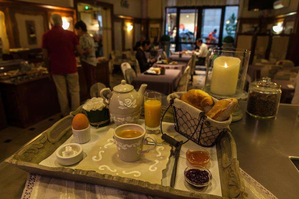 Brit Hotel Bristol Montbeliard Centre מסעדה תמונה